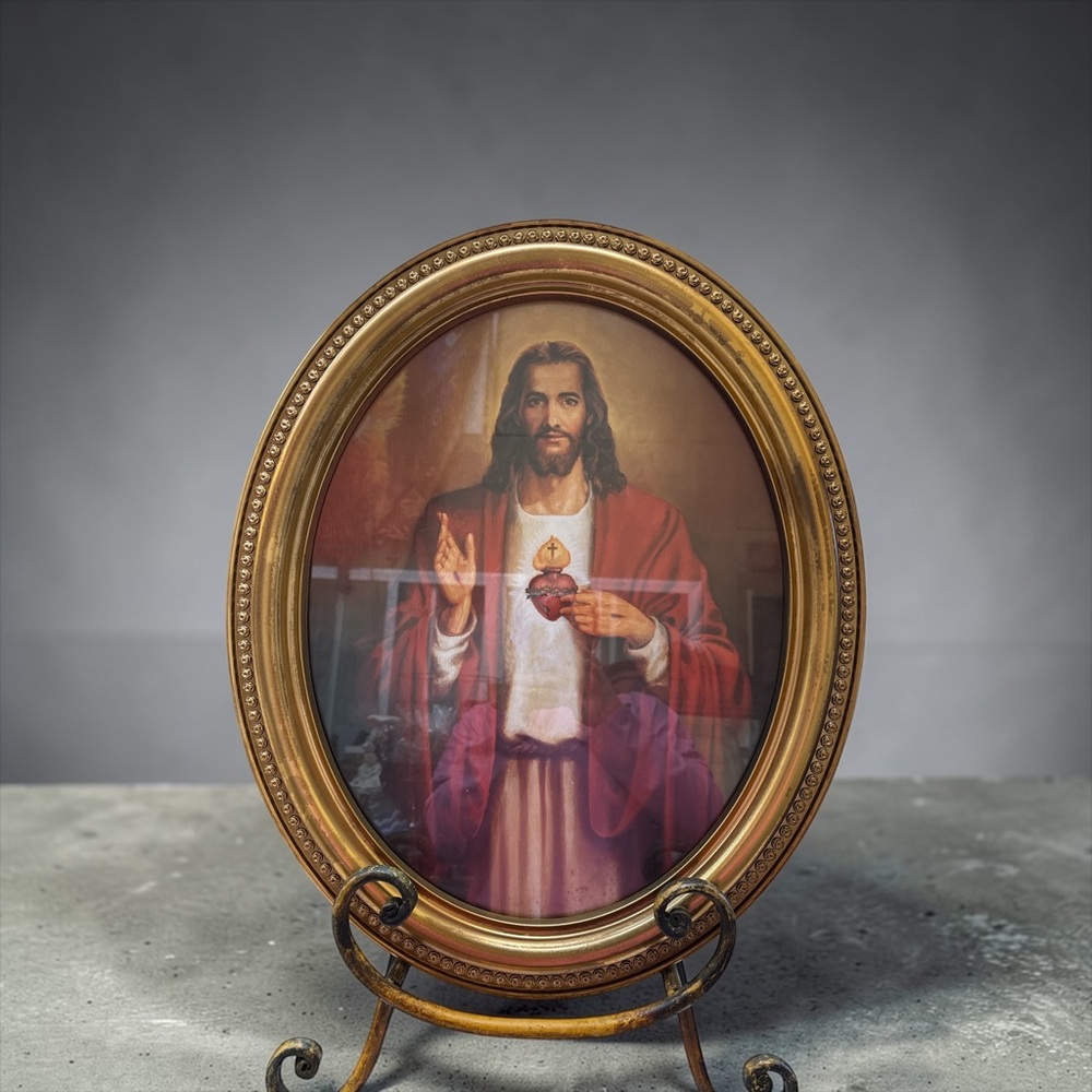 Home Interior Large Oval Framed Sacred Heart Jesus Print - Gold Frame, Red Robe